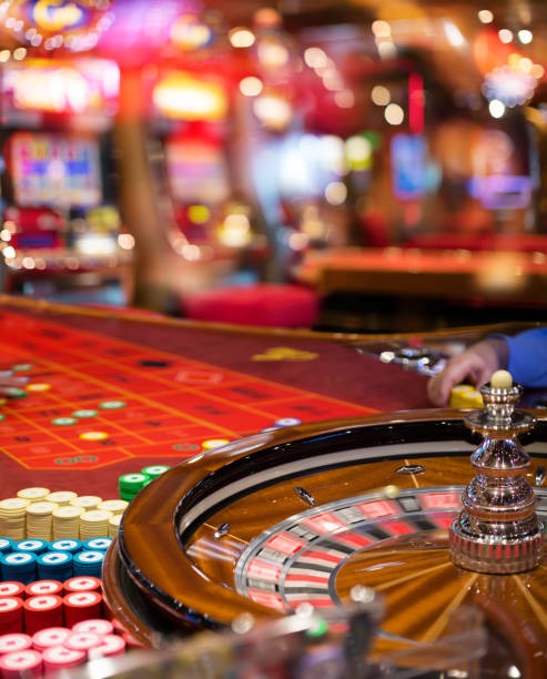 lobby toto platform showing live dealer table on mobile device